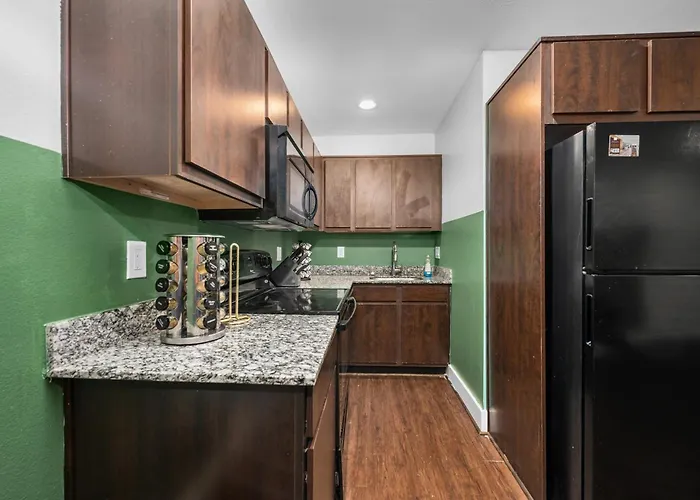Modern Quirky Apartment Near Medical Center