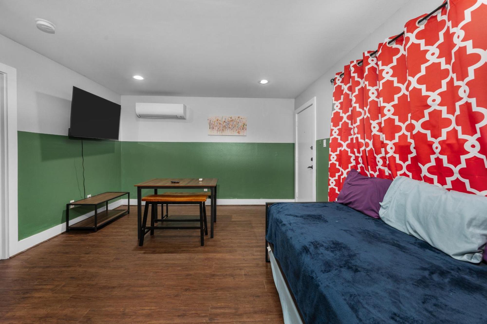 Apartment Modern Quirky Near Medical Center Houston