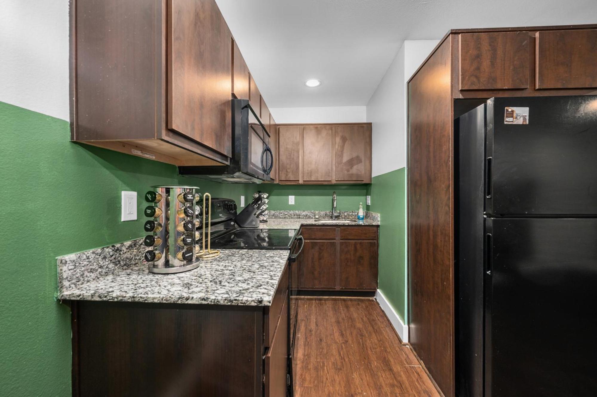 Modern Quirky Near Medical Center Apartment