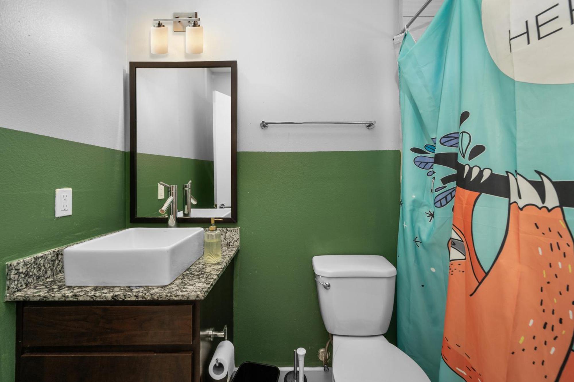 Modern Quirky Near Medical Center Apartment Houston