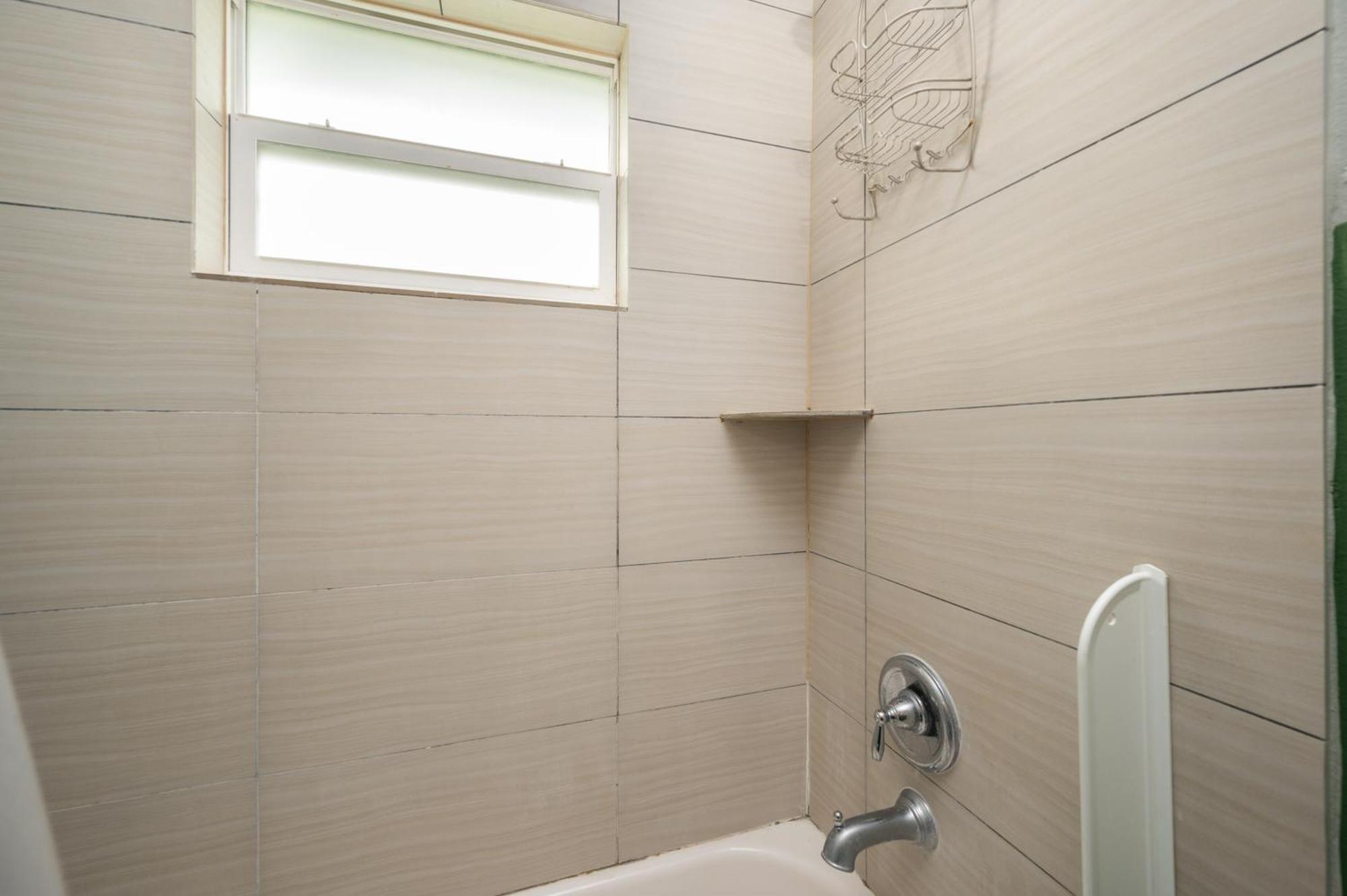 Modern Quirky Near Medical Center Apartment *